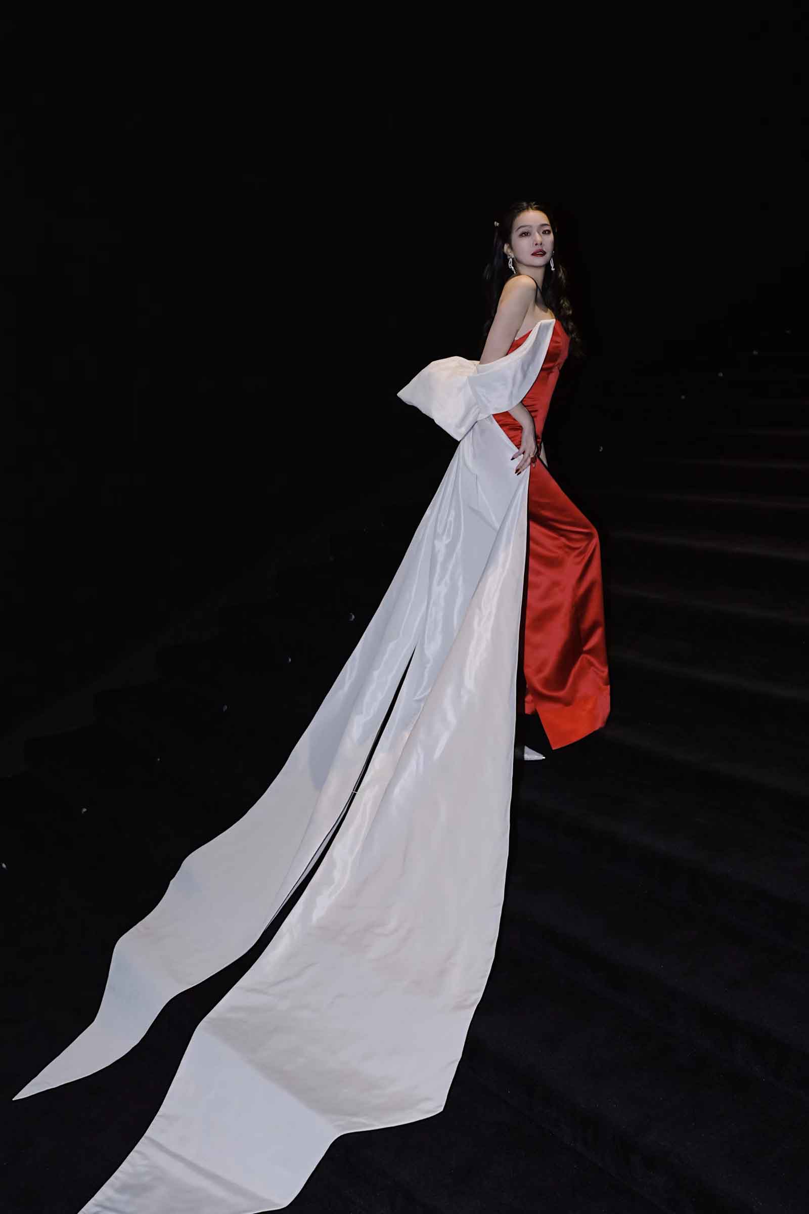 Ruomeng dressed in LETOII ATLIER’s signature "LUMINOUS REALM" couture gown
