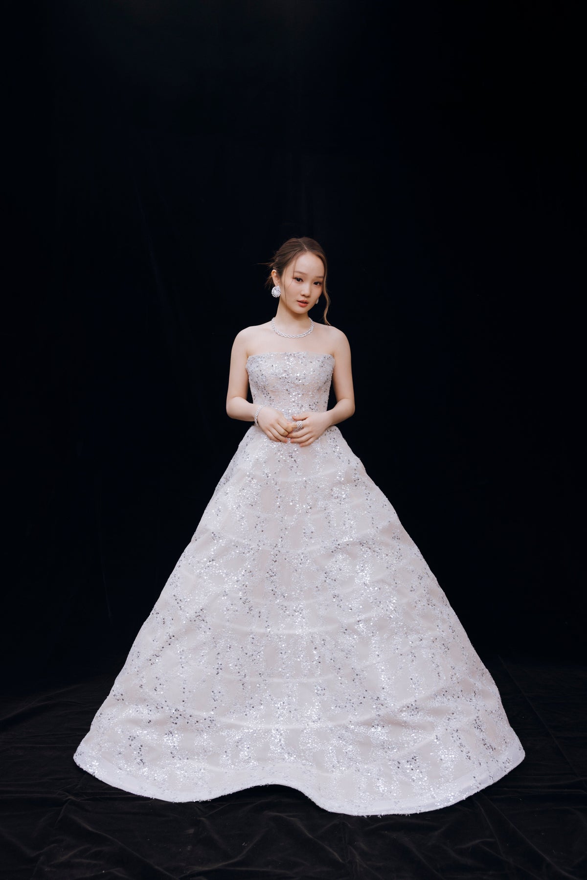 Golden Bell nominee #方郁婷 stuns on the red carpet for #TheResurrected, wearing LETOII ATELIER COUTURE from the ”A.W.A.K.E.N.“ collection.