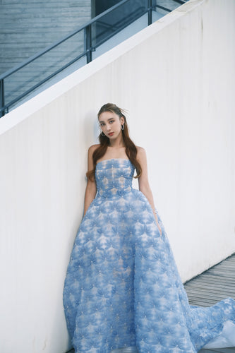 Singer  Angela looked stunning in LETOII ATELIER "SUNSET& vine " collection